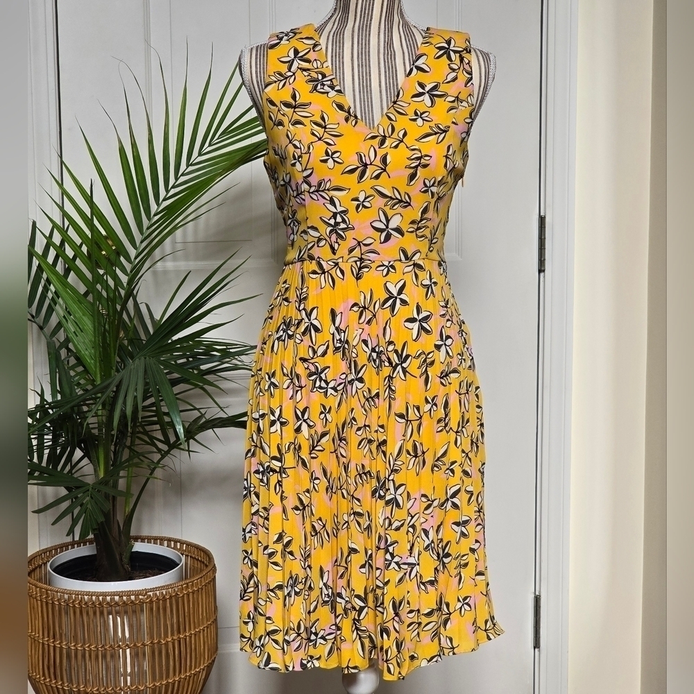 Banana Republic Women's Yellow Flower Pleated Dress Size 6